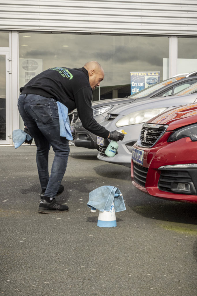 nettoyage auto sans eau à la seguinière par ecomobile