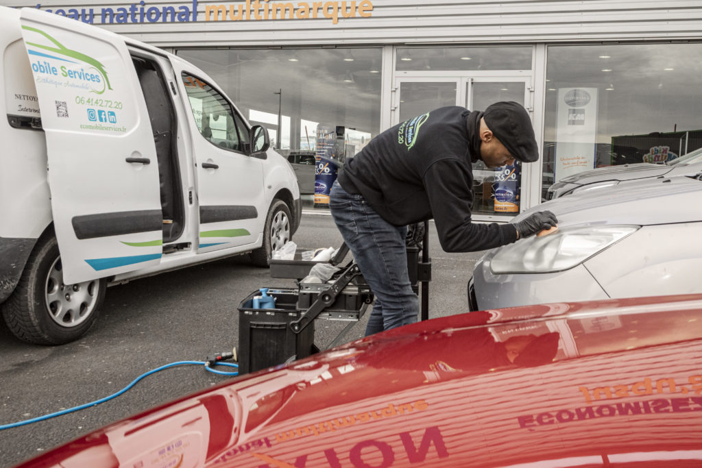 rénovation des phares sans eau a la seguiniere par ecomobile